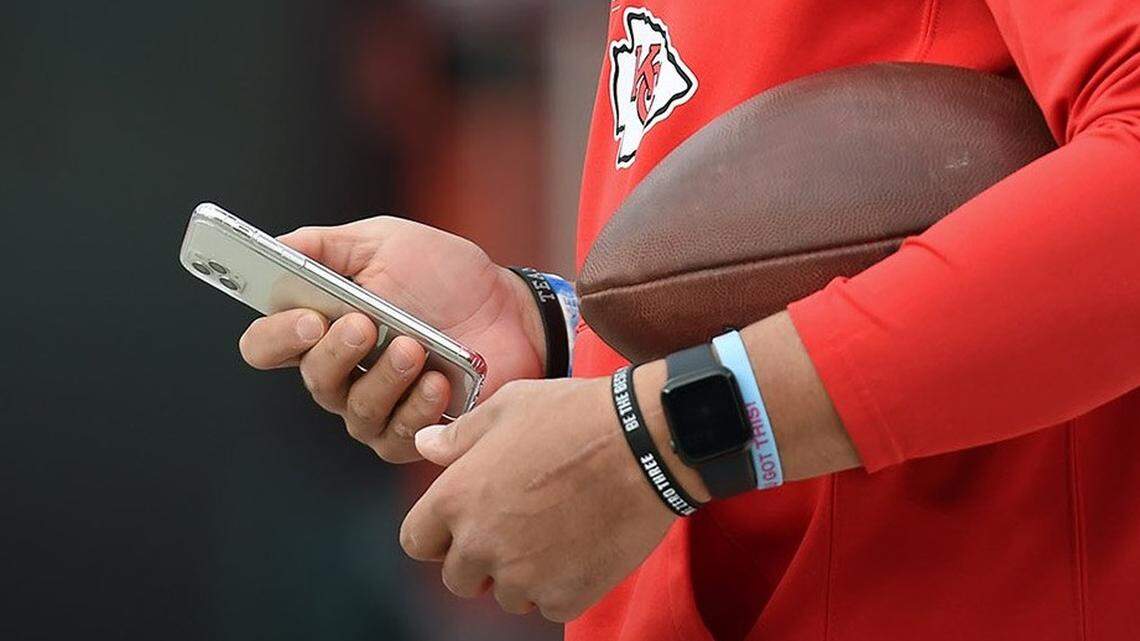 These gambling apps are offering special deals when sports betting starts in Kansas