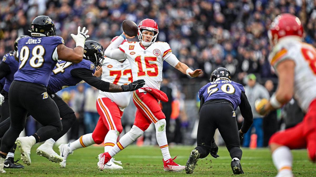 Kansas City Chiefs quarterback Patrick Mahomes (15) scrambles and looks for an open tight end Travis Kelce (87) in the second quarter against the Baltimore Ravens Sunday, Jan. 28, 2024, during the AFC Championship Game in Baltimore.