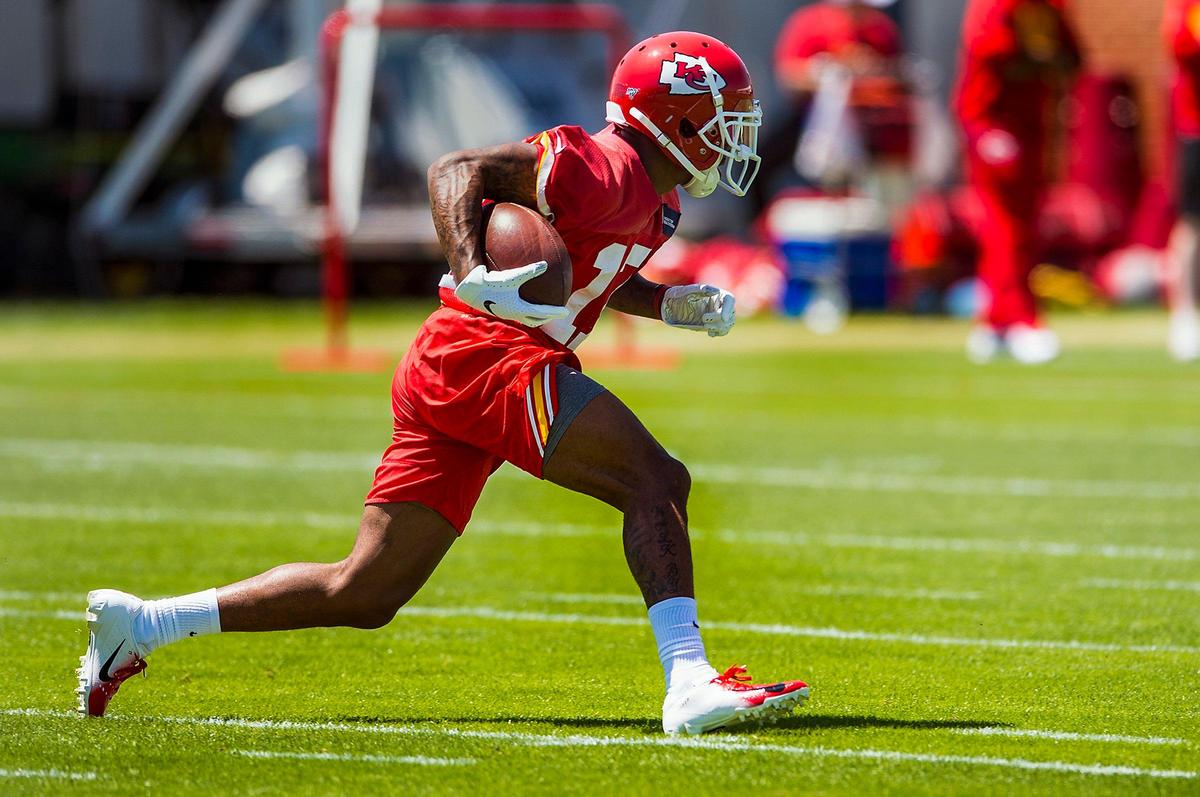 Kansas City Chiefs’ top draft pick,&nbsp;Mecole Hardman (17), a wide receiver from Georgia, ran a drill Saturday during the Chiefs Rookie mini-camp at their training facility. 