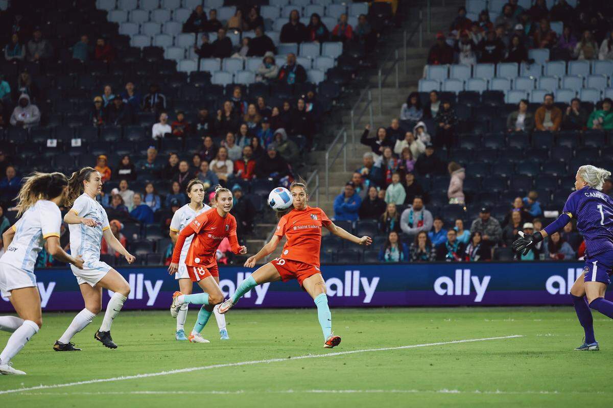 Kansas City Current midfielder Victoria Pickett dropped the hammer on a second-half goal that put the home team ahead of the Houston Dash 2-1 in a Friday evening NWSL Challenge Cup match at Children’s Mercy Park in Kansas City, Kan.