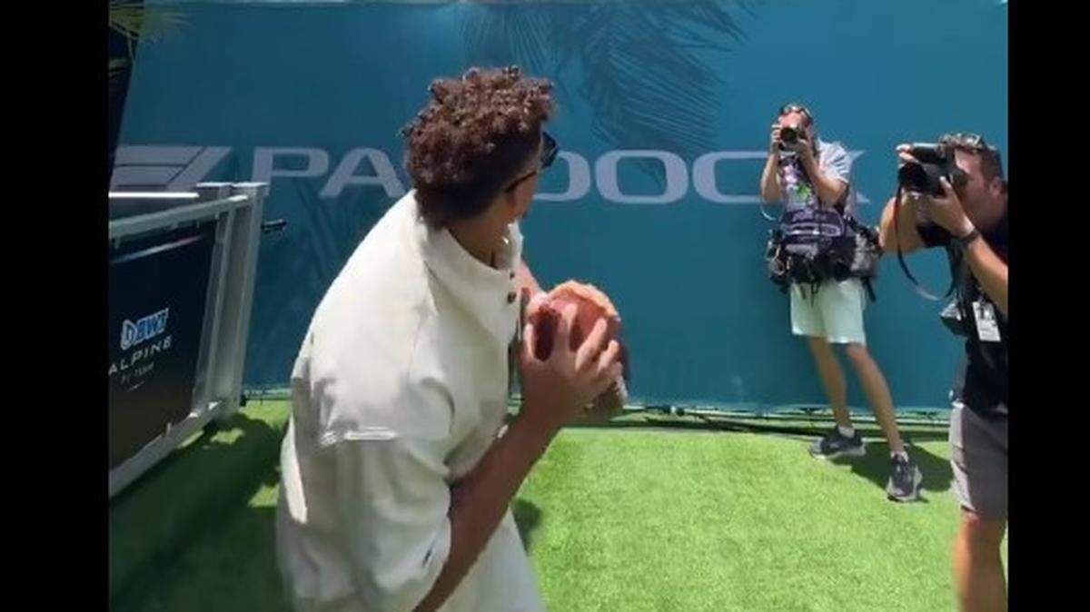 Patrick Mahomes put on another passing display in Dolphins’ home stadium.