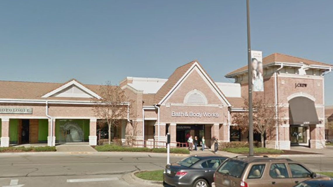 Popular outdoor clothing and gear store to close today in Johnson County