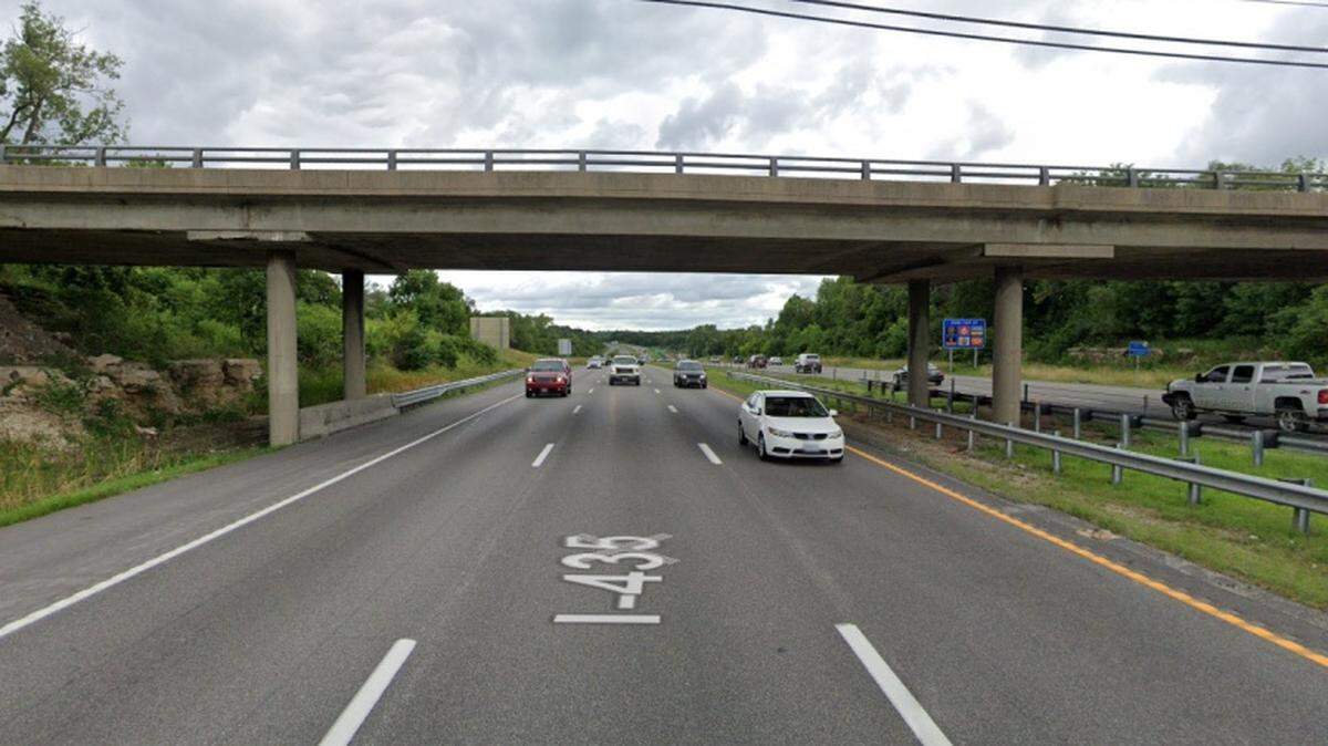 The existing 67th Street bridge over Interstate 435 on Kansas City’s east side needs replacing because it is deteriorating and is reaching the end of its usable life. About 1,900 vehicles each day cross the bridge, which was built in 1965 and rehabilitated in 2007.