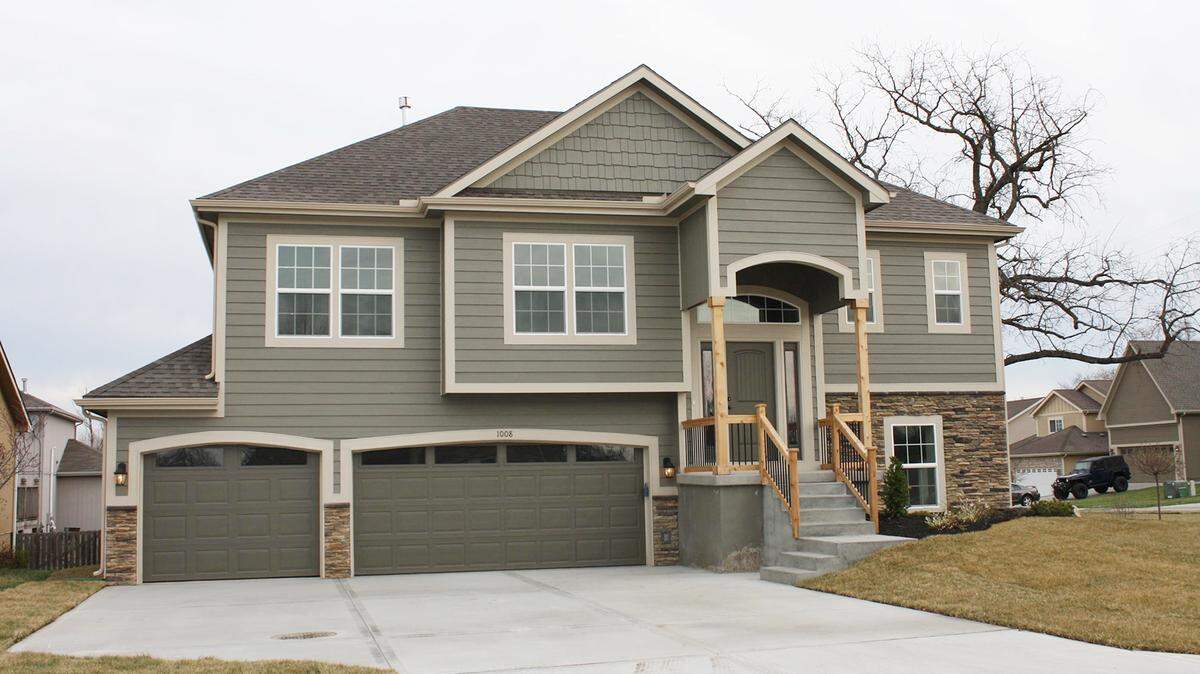 Built by Reilly Homes, LLC, The Bloomington is a split-entry plan with four bedrooms, three full bathrooms, and a 3-car garage.