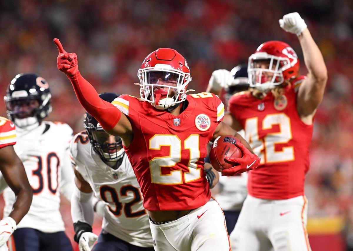 Kansas City Chiefs safety Jaden Hicks (21) celebrates after recovering a Chicago Bears fumble Thursday in the second quarter. (082224, Arrowhead Stadium)