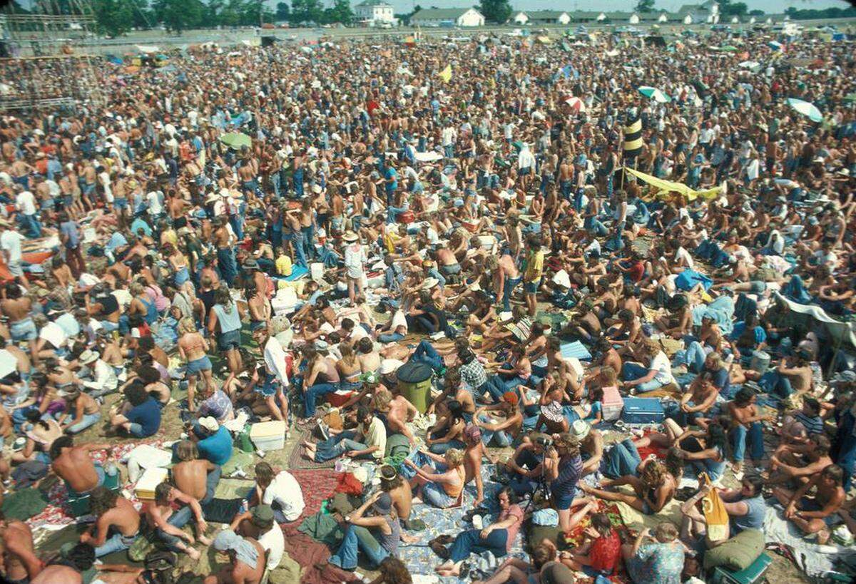 An enormous crowd of young music fans packed the Missouri State Fairgrounds in Sedalia, Missouri, from July 19-21 in 1974 for the Ozark Music Festival. Residents of Sedalia were mortified when more than 150,000 people descended upon their town to participate in what became an out of control party on some of the hottest days of the year.
