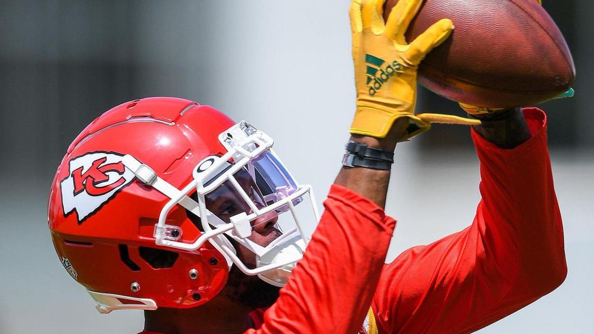 Wide receiver Marquez Valdes-Scantling makes a catch during an OTA at the Chiefs’ training facility Thursday, June 2, 2022.