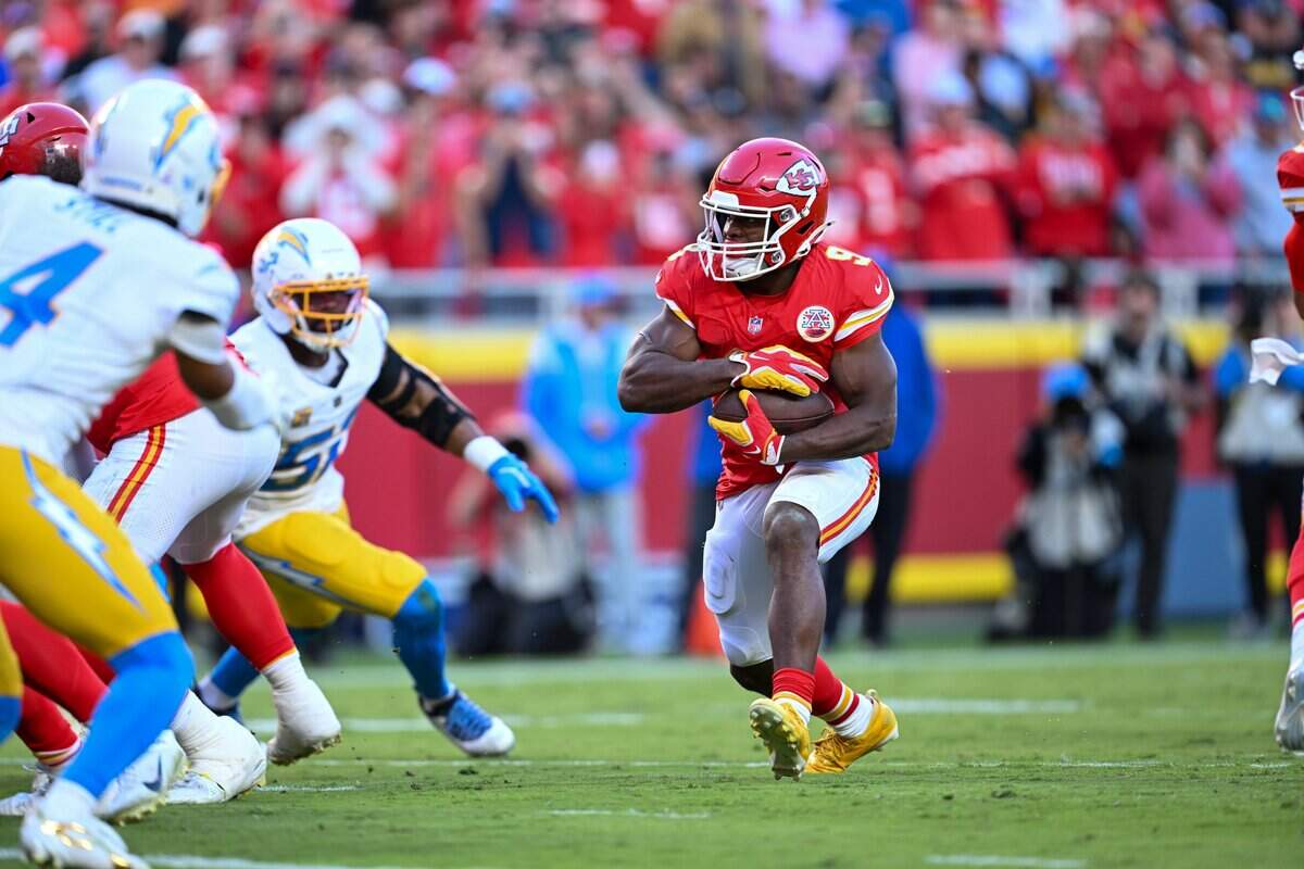 Kansas City Chiefs running back Kenneth Walker III (9) runs the ball down field in the Kansas City Chiefs vs. Los Angeles Chargers NFL regular season game at Arrowhead Stadium in Kansas City on Oct. 18, 2026.