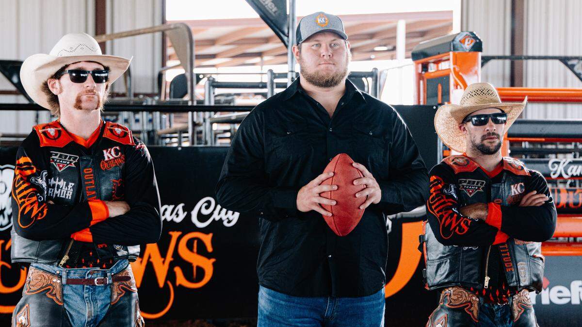 Chiefs center Creed Humphrey is flanked by a couple of his bull-riding buddies during a promotional photo shoot for his partnership with the KC Outlaws.