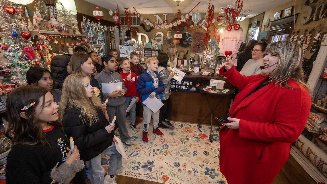 Watch Kansas Teacher of the Year’s beloved holiday tradition: Student caroling