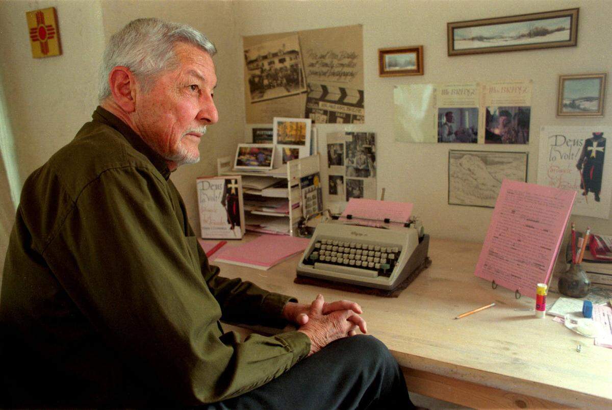 Author Evan S. Connell, at his home in Santa Fe, New Mexico, in 2000. The Kansas City native still liked to use a 1950s vintage typewriter to write his books. He died in 2013 at the age of 88.