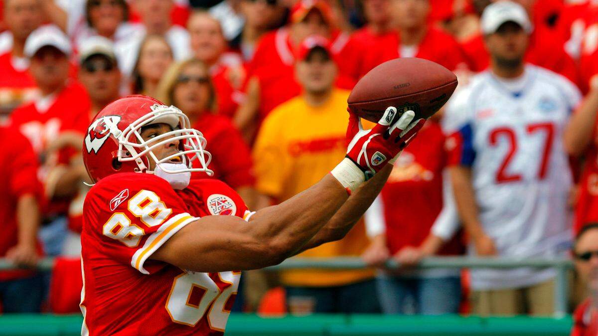The 63rd touchdown catch of Tony Gonzalez’s career broke an NFL record for tight ends and put the Chiefs ahead to stay in a 27-20 win over Cincinnati on Oct. 14, 2007 at Arrowhead Stadium.