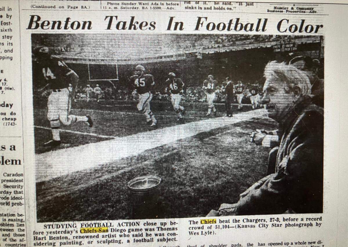 An archived version of a November 1969 Kansas City Star article on Thomas Hart Benton, the famed painter who sketched scenes from the sidelines of Chiefs games and practices.