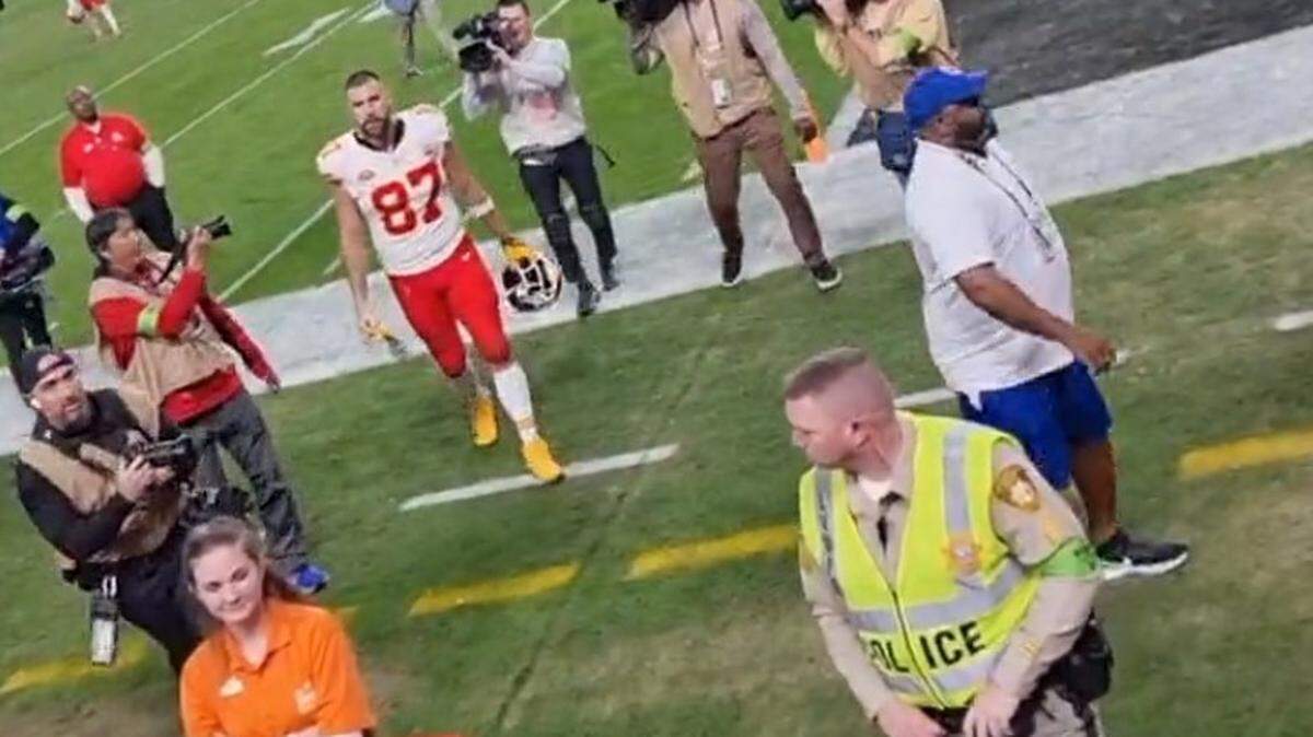 Travis Kelce approached Chiefs fans after Sunday’s game.
