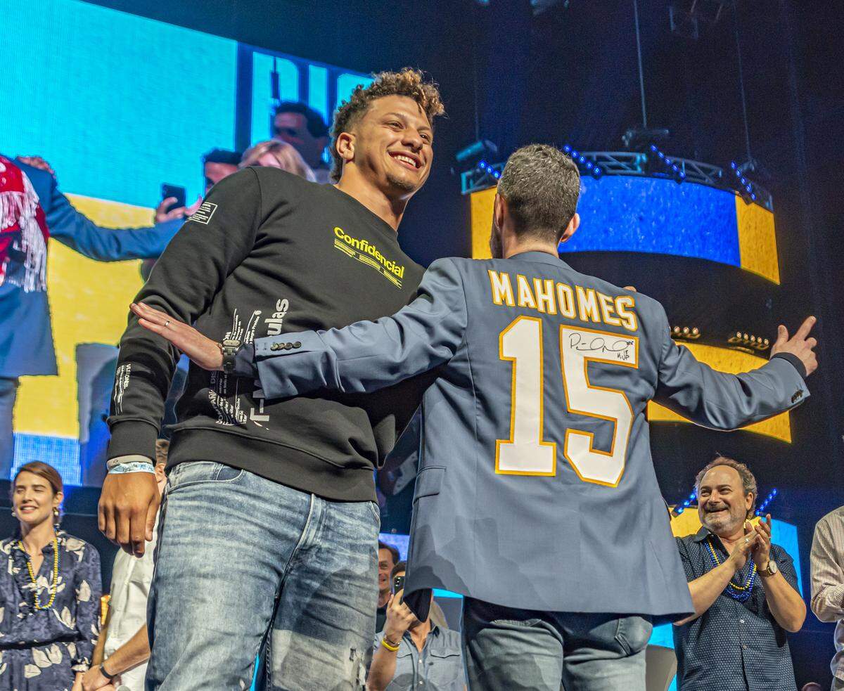 Chiefs quarterback Patrick Mahomes signed a jacket formerly owned by Paul Rudd as part of the biggest auction package of the night. Scott Gorran was the highest bidder with $55,000, and the jacket was a pretty perfect fit.