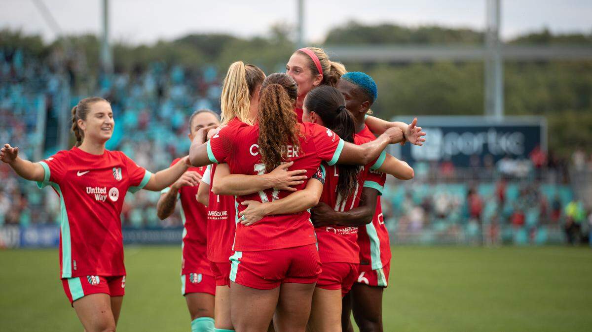 Kansas City Current players celebrate a goal by Lo LaBonta during the first half of the match against the North Carolina Courage at CPKC Stadium on Aug. 30, 2025.