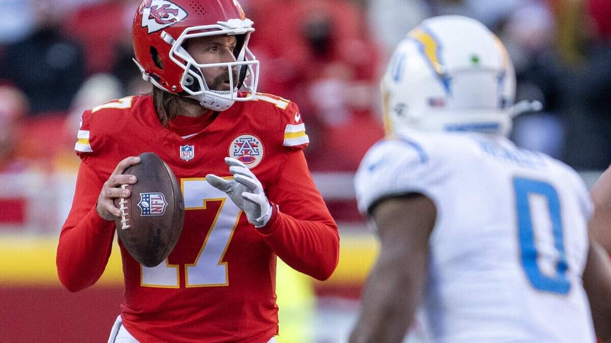 Kansas City Chiefs quarterback Gardner Minshew (17) looks for a receiver in the second half against the Los Angeles Chargers on Sunday, Dec. 14, 2025 at GEHA Field at Arrowhead Stadium in Kansas City. Minshew replaced Kansas City Chiefs quarterback Patrick Mahomes (15) after he was injured. The Chargers defeated the Chiefs, 16-13.