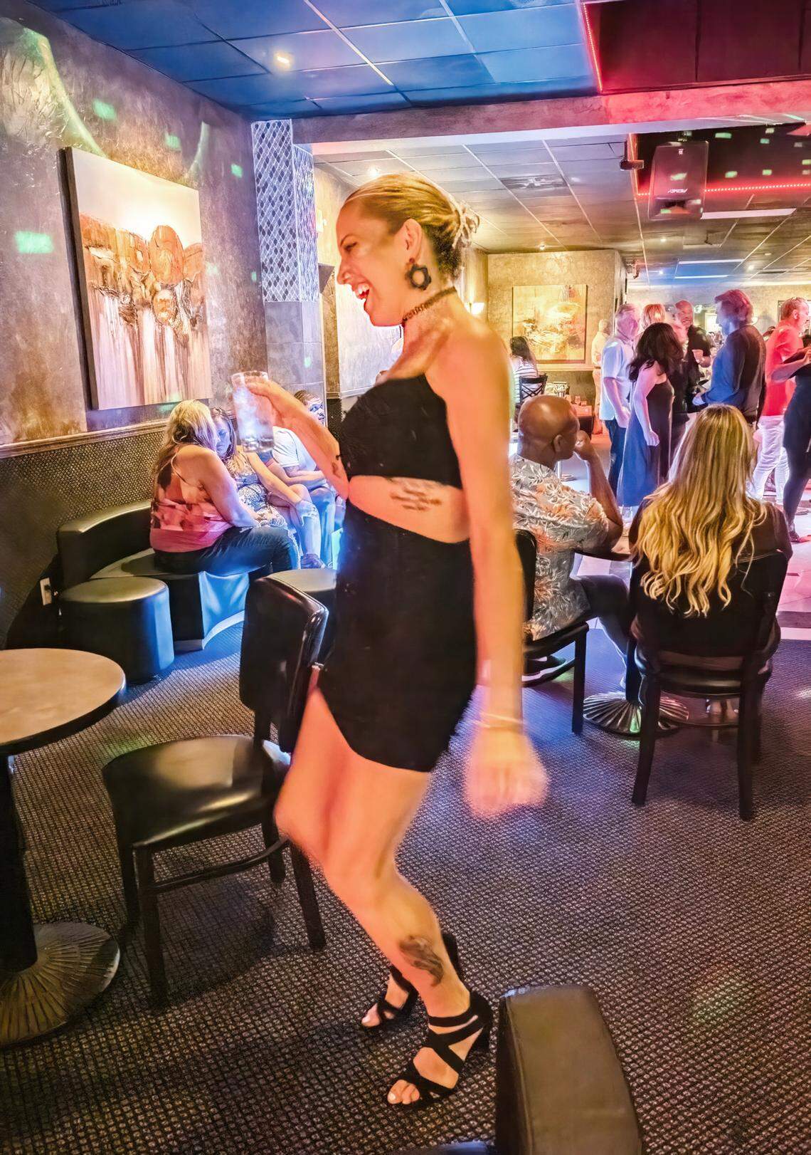 Maddie Neal hacía algunos movimientos en solitario en Touche.