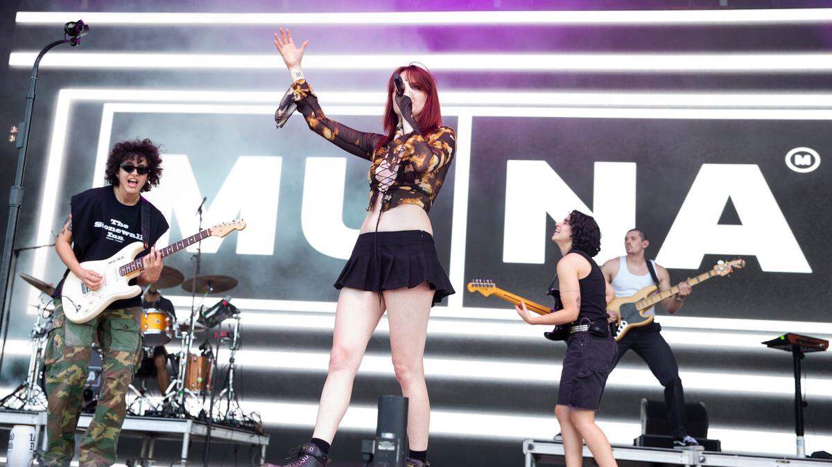 Who’s opening for Taylor Swift in Kansas City? What to know about MUNA & Gracie Abrams