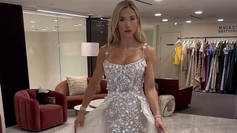 Gracie Hunt wedding plan: 14 bridesmaids, NY shopping with mom, maid-of-honor sis
