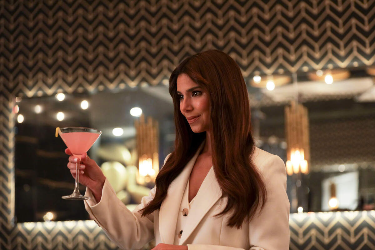 Elena Roarke (Roselyn Sanchez) often wears a white suit, a nod to the wardrobe of Ricardo Montalban’s Mr. Roarke in the original “Fantasy Island.”