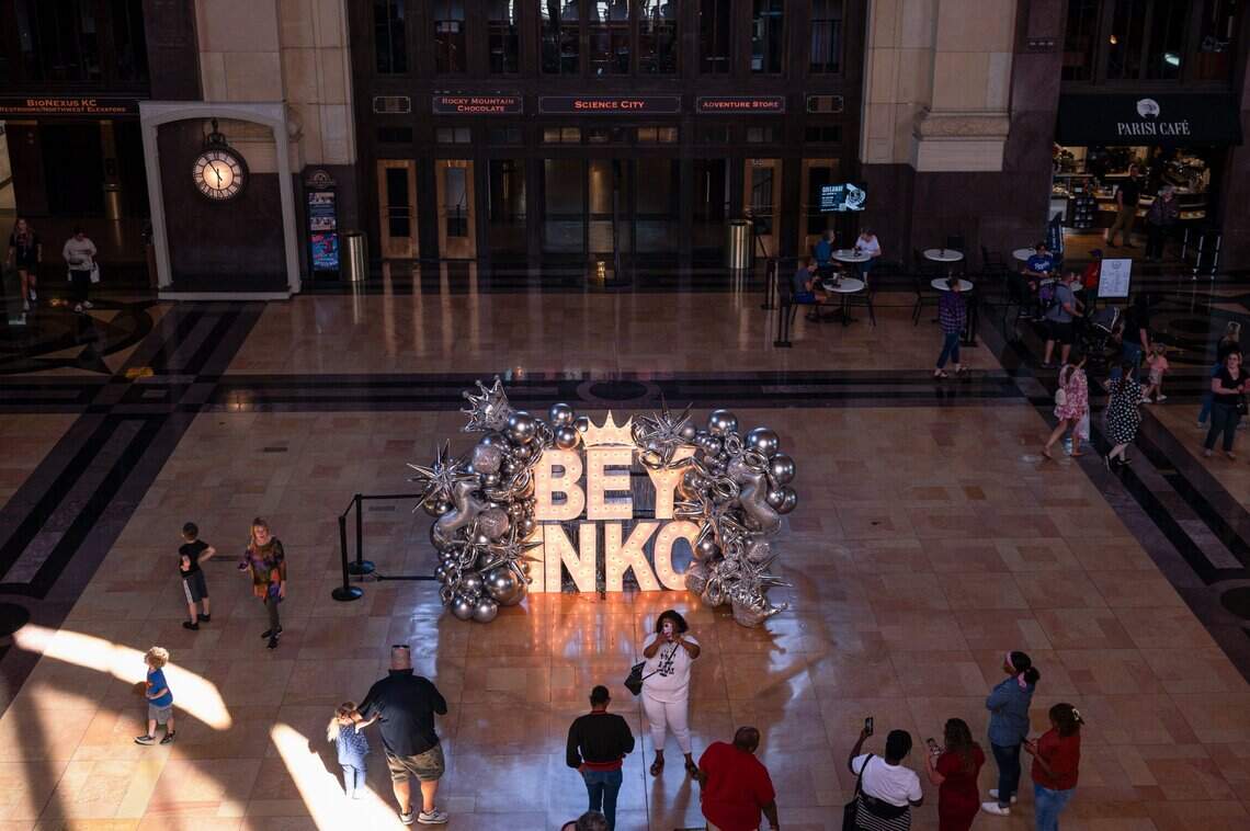 Beyoncé sign at Union Station celebrates Kansas City concert | Kansas ...