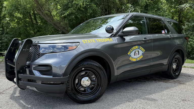 Liberty man dies after overnight crash with semi truck on Interstate 70