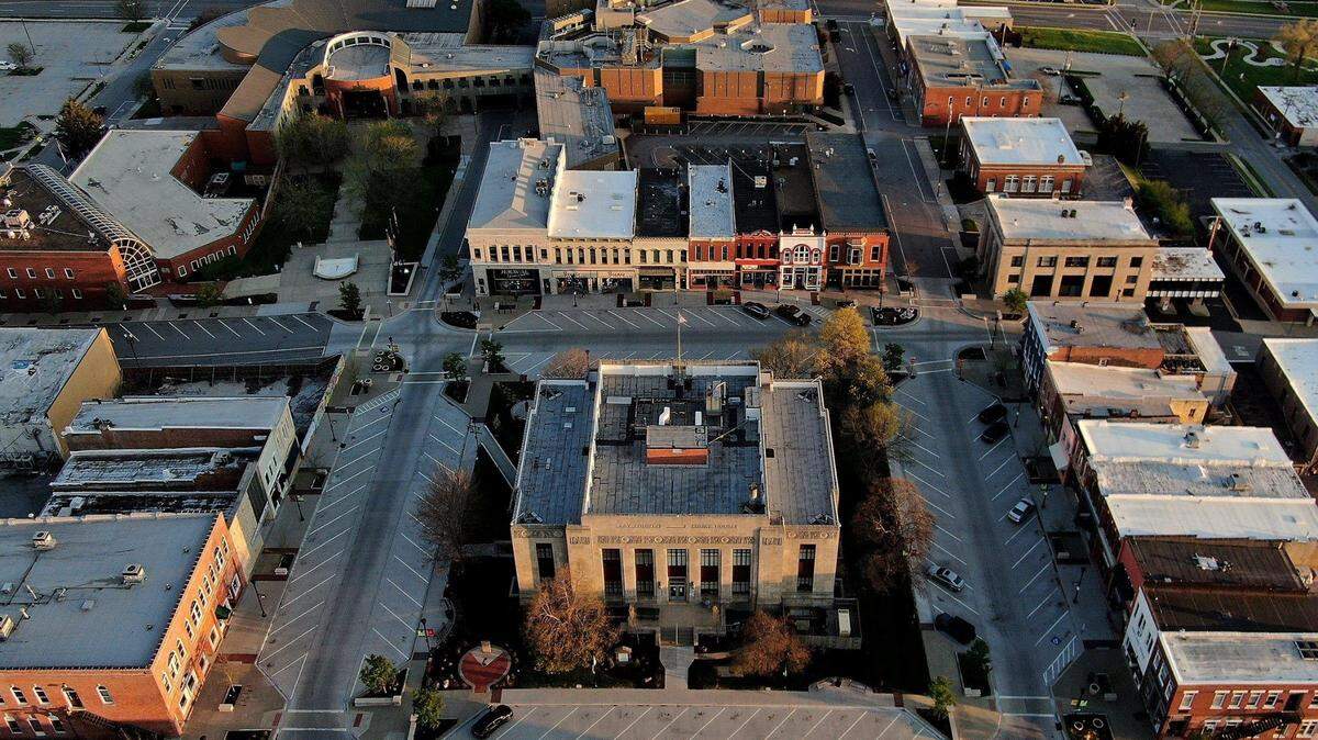 The square around the Clay County Courthouse in Historic Downtown Liberty.