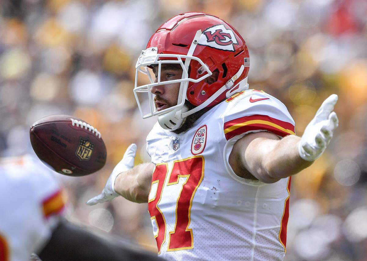 Kansas City Chiefs tight end Travis Kelce celebrates his touchdown reception in the first quarter the Pittsburgh Steelers on September 16, 2018, at Heinz Field in Pittsburgh, Pennsylvania.