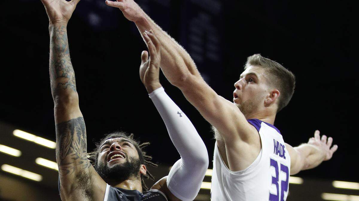 Georgia State’s D’Marcus Simonds, left, shoots under pressure from Kansas State’s Dean Wade (32) during the first half of an NCAA college basketball game Saturday, Dec. 15, 2018, in Manhattan, Kan. (AP Photo/Charlie Riedel)