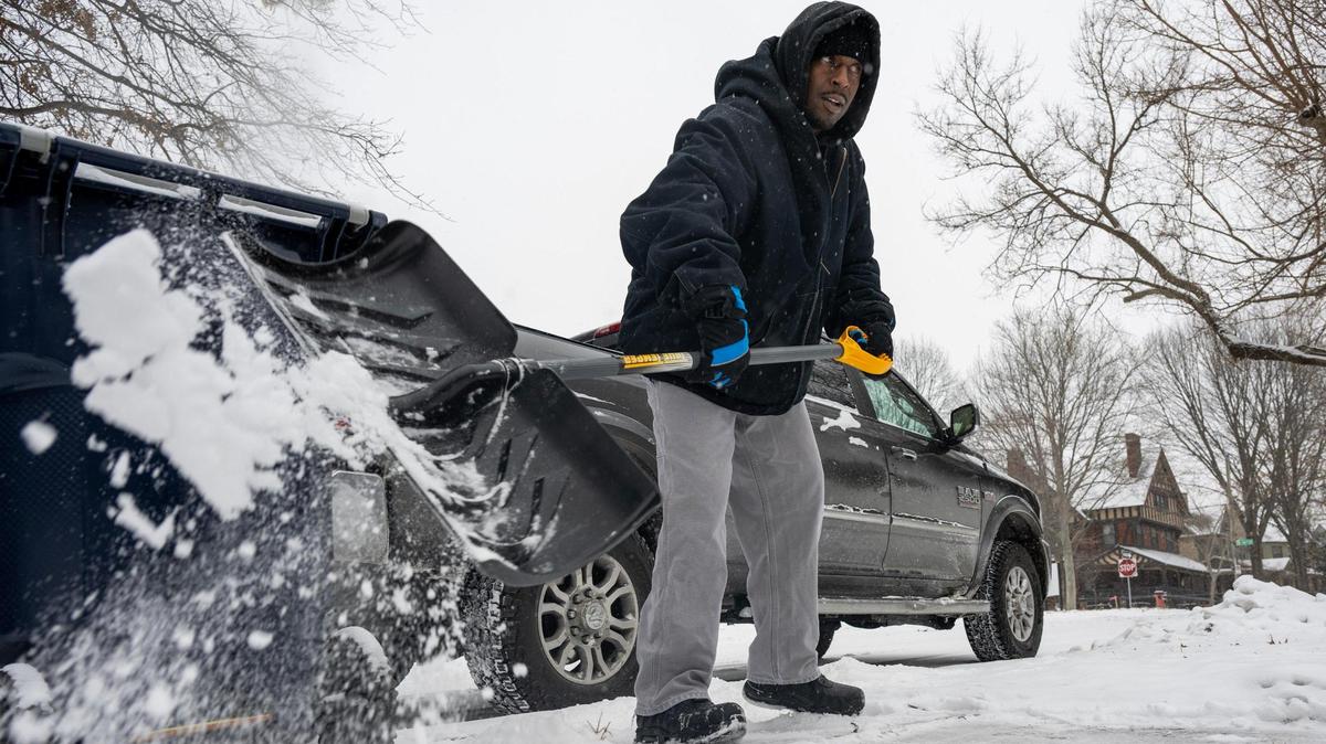 Carl McKenzie helps clear snow from a neighbor’s driveway on Feb. 18, 2025 in Kansas City. A week later, temperatures have soared into the 60s, hinting that winter might be over.