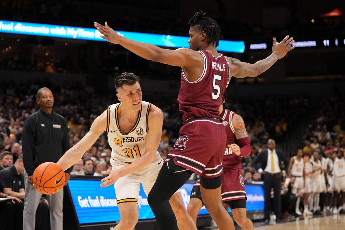 Missouri Tigers guard Caleb Grill (31) passes the ball as South Carolina Gamecocks forward Nick Pringle (5) defends during the second half at Mizzou Arena on Feb. 25, 2025.