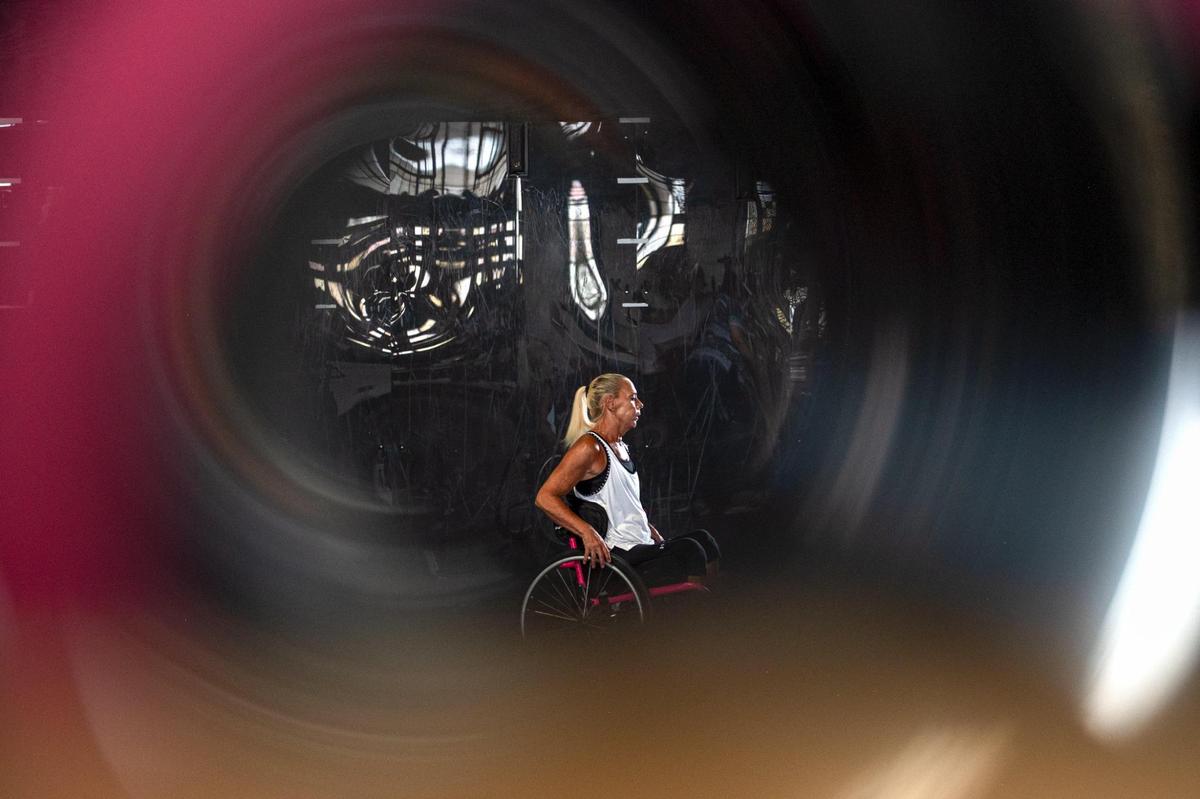 Lainie Rodgers transitions to her next exercise during an Adaptive Athletes in Motion training session.
