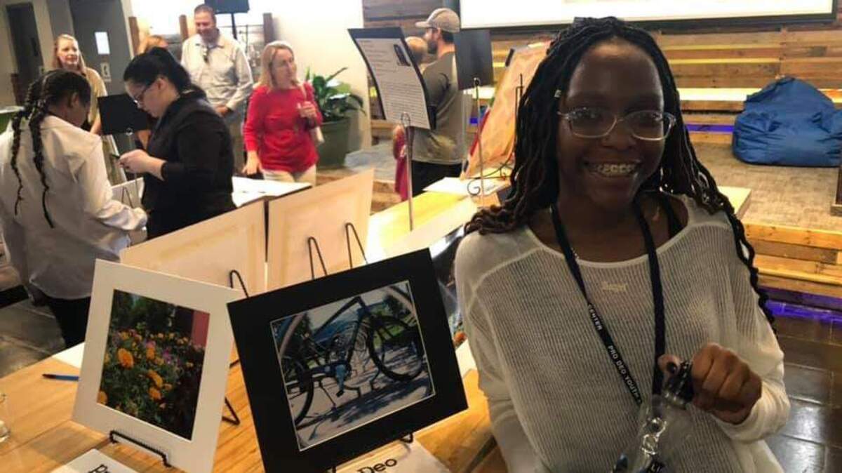 Lee’s Summit North High School Junior Chawnta’le Bushnell displayed and sold her artwork as a part of a fundraising event held at Bridge Space to benefit the local Pro Deo Youth Program.