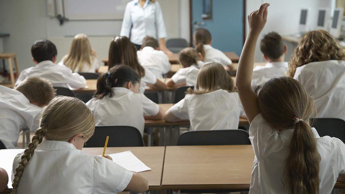 Thursday, President Donald Trump signed an executive order directing the dismantling of the U.S. Department of Education.