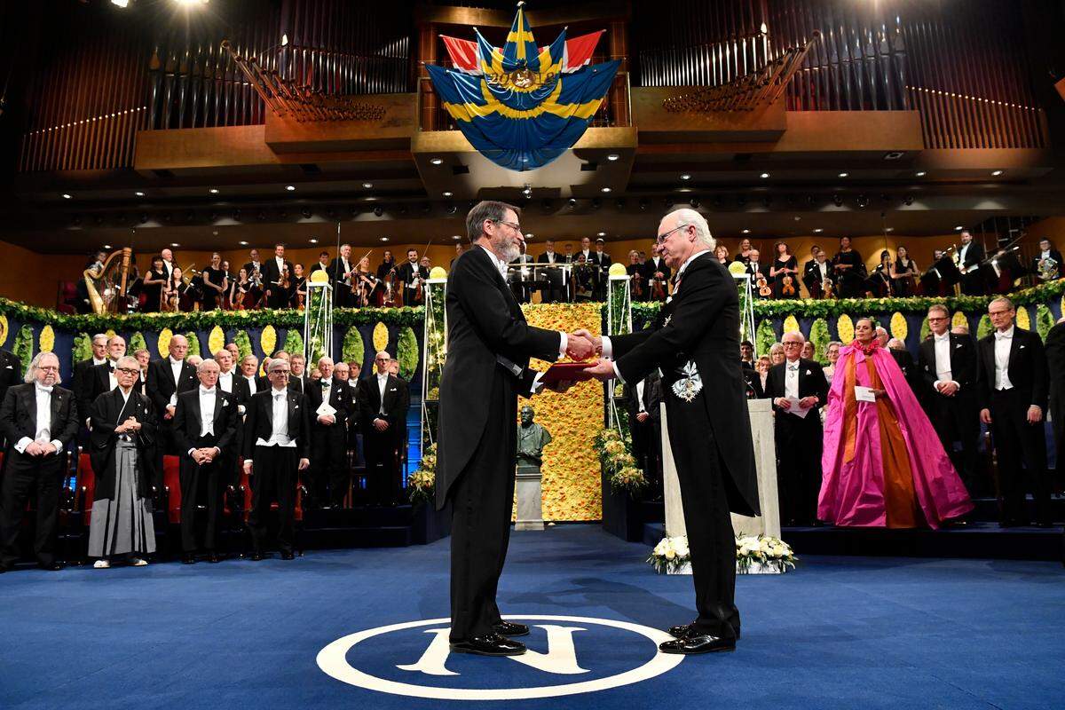 University of Missouri chemistry professor George P. Smith (left) receives his Nobel Prize from King Carl Gustaf of Sweden during the award ceremony in Stockholm on Dec. 10, 2018.