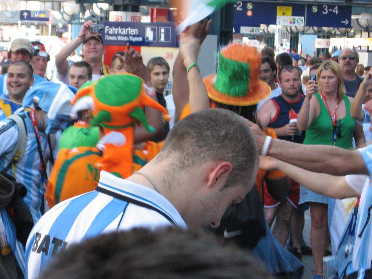 Fans of Argentina and the Ivory Coast greet one another at the 2006 World Cup in Germany.