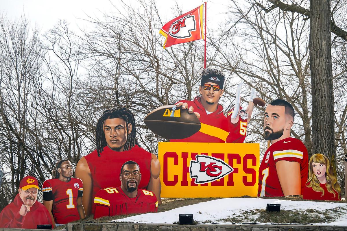 Jeff Parson’s eye-catching Chiefs display in Riverside, Mo., features 11-foot-tall Patrick Mahomes and other oversized, hand-painted player cutouts. Displayed on his property with a Chiefs flag flying overhead,
