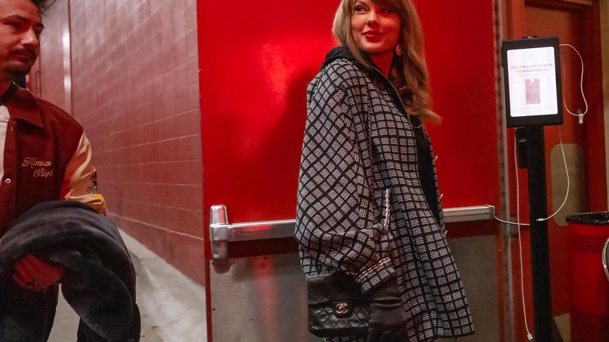 Taylor Swift arrives for the Kansas City Chiefs game against the Houston Texans before the AFC Divisional Round playoff game on Saturday, Jan. 18, 2025, at GEHA Field at Arrowhead Stadium.