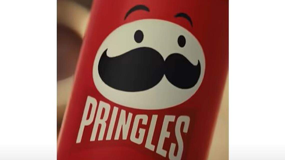 Pringles can.