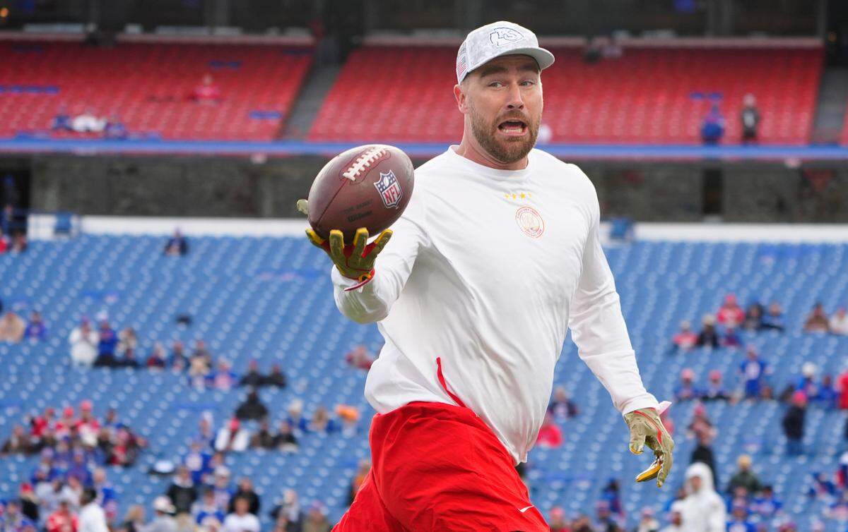 Kansas City Chiefs tight end Travis Kelce (87) prior to the game against the Buffalo Bills at Highmark Stadium.