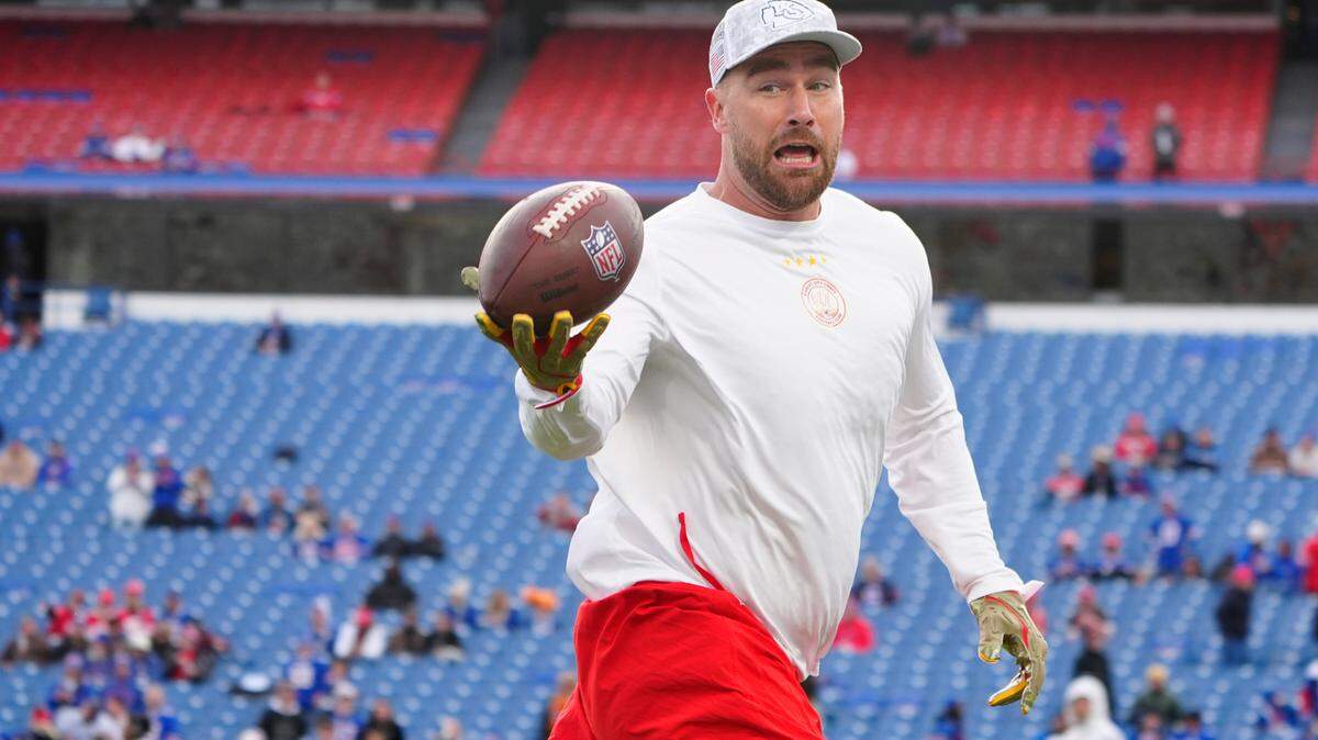 Kansas City Chiefs tight end Travis Kelce (87) prior to the game against the Buffalo Bills at Highmark Stadium.