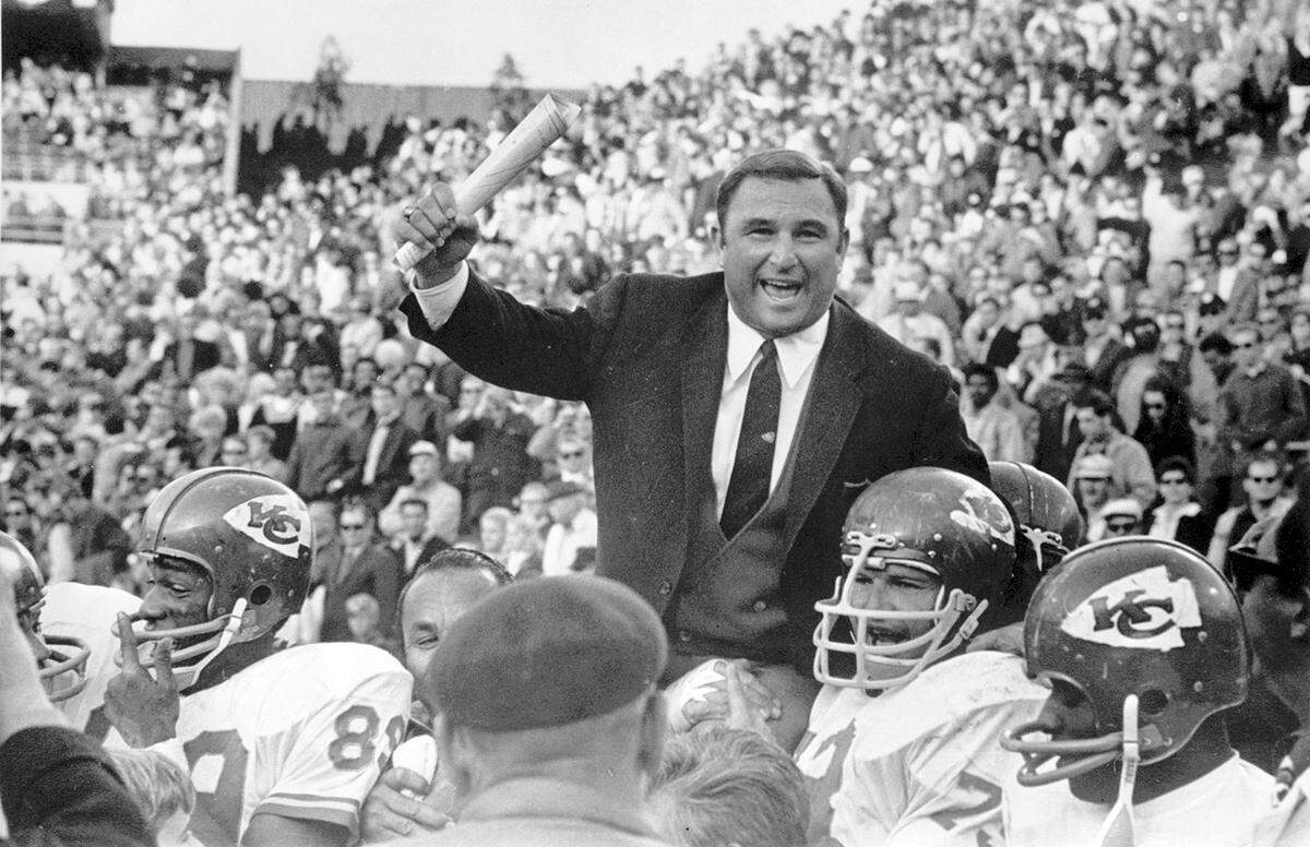 Hank Stram’s time with the Kansas City Chiefs began in 1960 when he was hired as head coach of the Dallas Texans in the AFL. In 1963, he moved with the team to Kansas City, where he led them to three AFL championships and a victory in Super Bowl IV.