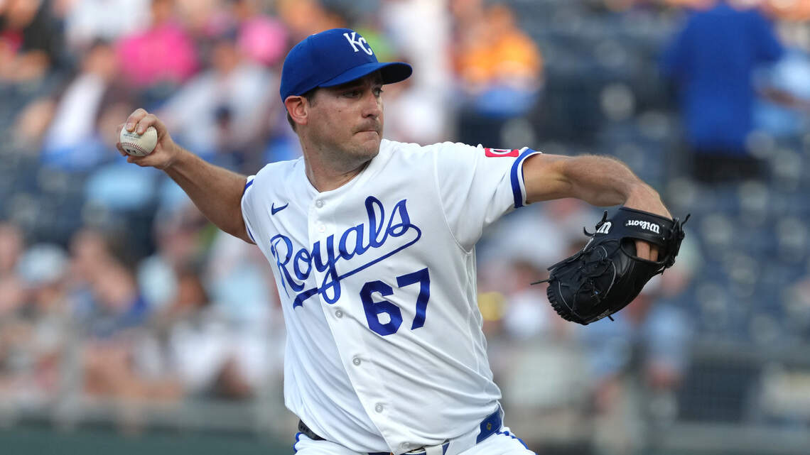 Kansas City Royals starter Seth Lugo hit in head by line drive vs. Rangers