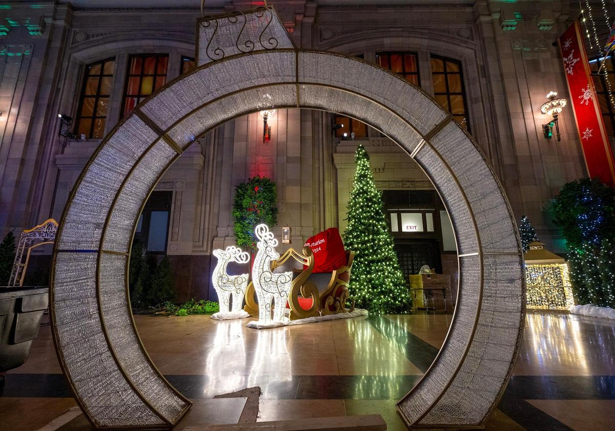 This year’s Holiday Reflections display in Union Station’s Grand Plaza, will feature several holiday-themed photo-ops.