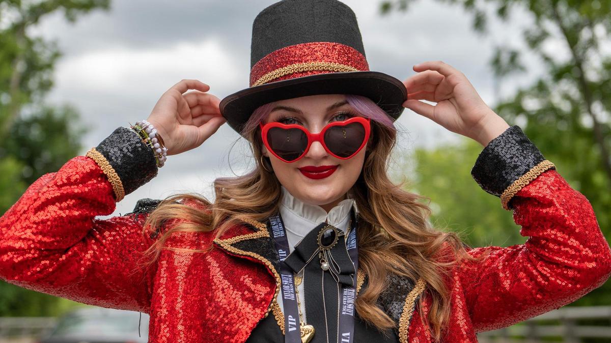 Photos: Taylor Swift fans wear their tributes to superstar’s songs to Arrowhead concert