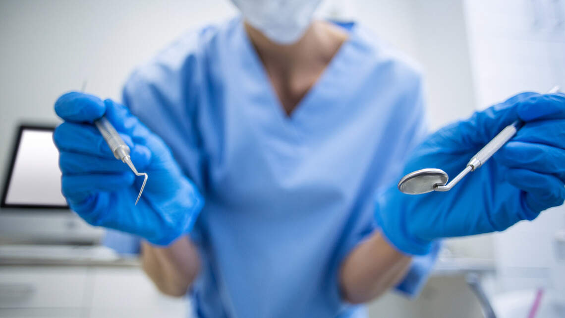 Teens get addicted to opioids after wisdom teeth removal. Insurers are cracking down
