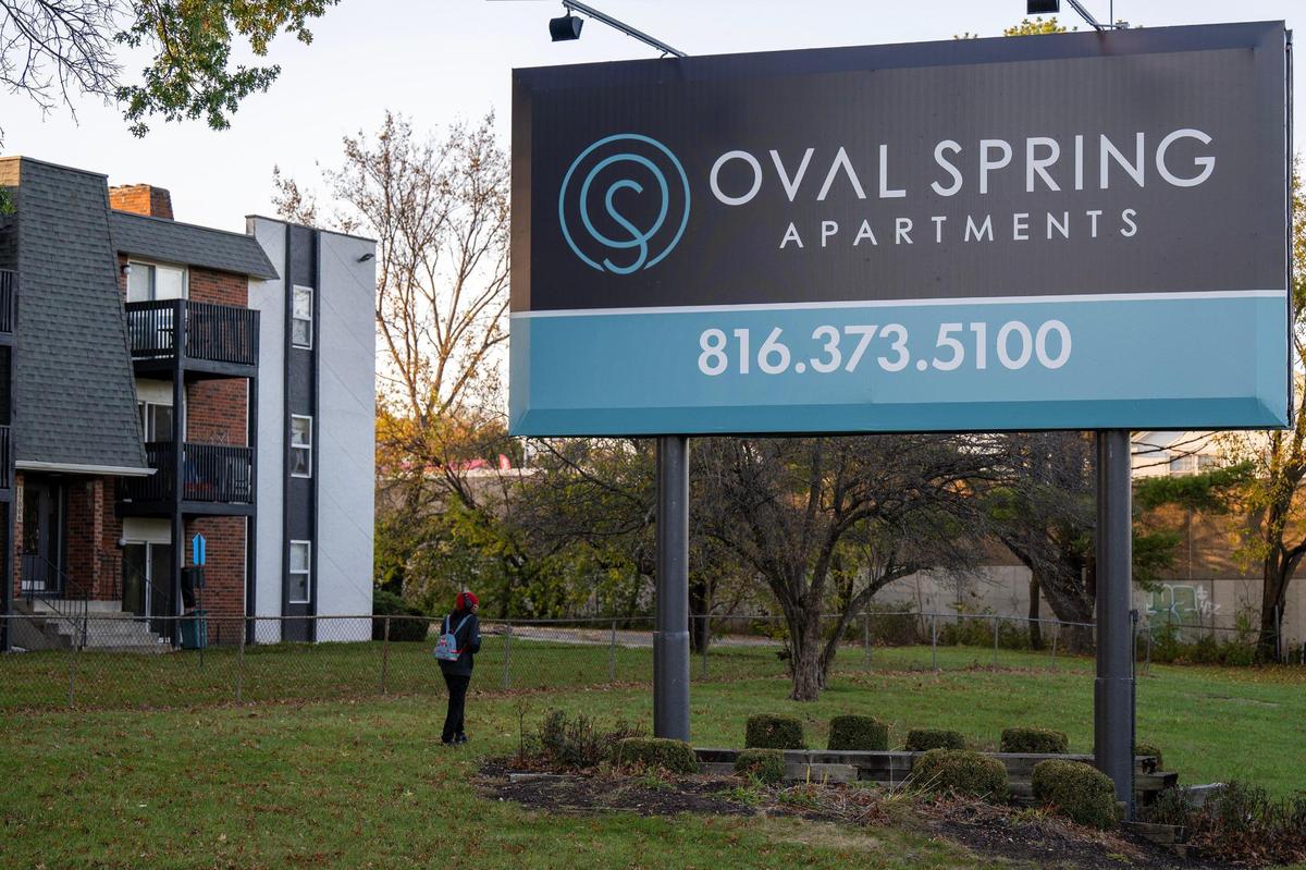 The Oval Spring Apartments at 16801 Larkspur Ln., seen on Thursday, Nov. 7, 2024, in Independence.