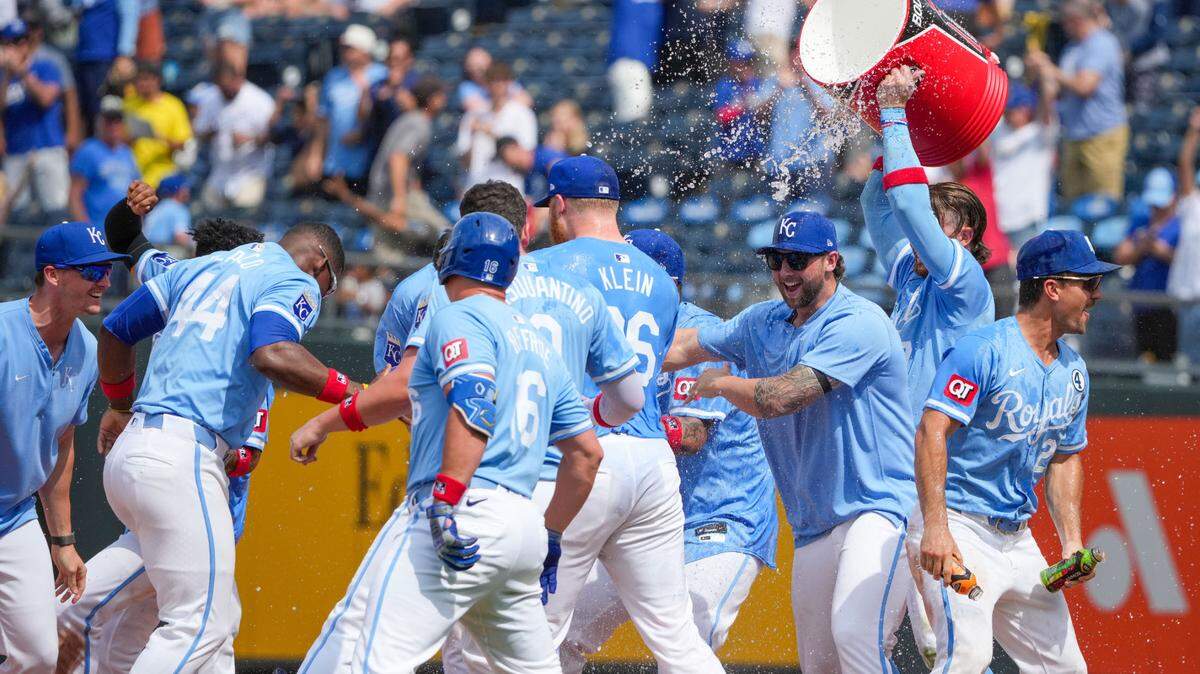 It was a happy scene at Kauffman Stadium on Sunday for the Kansas City Royals, who came back to beat the San Diego Padres 4-3 in the bottom of the ninth inning.