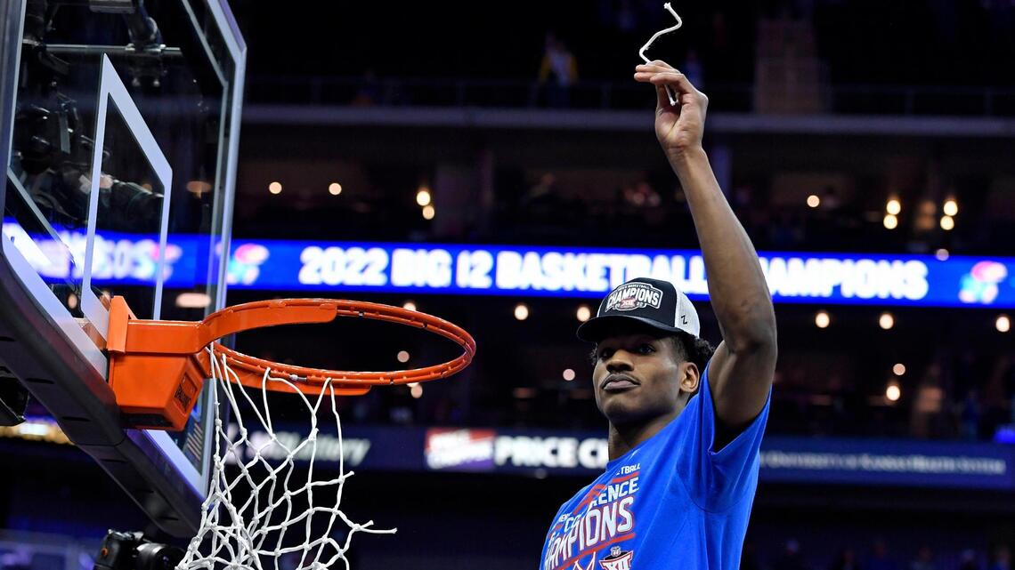 Ochai Agbaji dedicates most outstanding player award to his Kansas Jayhawks teammates